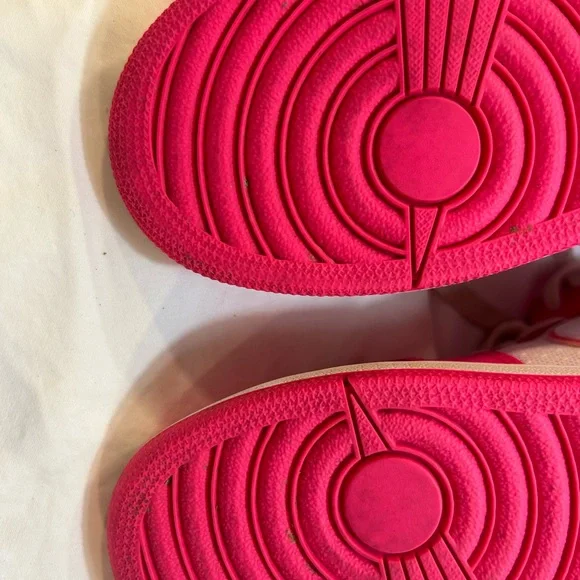 Air Jordan 1 Mid Hyper Pink-White shoes